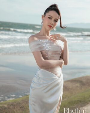 Sam Instagram - Biển 1 bên và em 1 bên 🌊🌊🌊🌊
——————
👗 @dolong2304 
📸 @kiengcan_pl 
💄 @hiwon2412