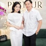 Sam Instagram – Cảm ơn các anh chị em bạn bè hôm qua đã ghé ủng hộ 2 mẹ bỉm với dự án mới ❤️
Em rất biết ơn và hạnh phúc ạ 🫶🫶
Từ nay cả nhà muốn có nụ cười đẹp toả sáng hãy đến với Nha khoa Pasteur của e nhe 🤗🤗
