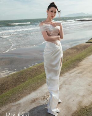 Sam Instagram - Biển 1 bên và em 1 bên 🌊🌊🌊🌊
——————
👗 @dolong2304 
📸 @kiengcan_pl 
💄 @hiwon2412