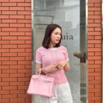 Sam Instagram – Bình thường thì đanh đá
Nhưng được thơm má thì lại ngoan 🥰