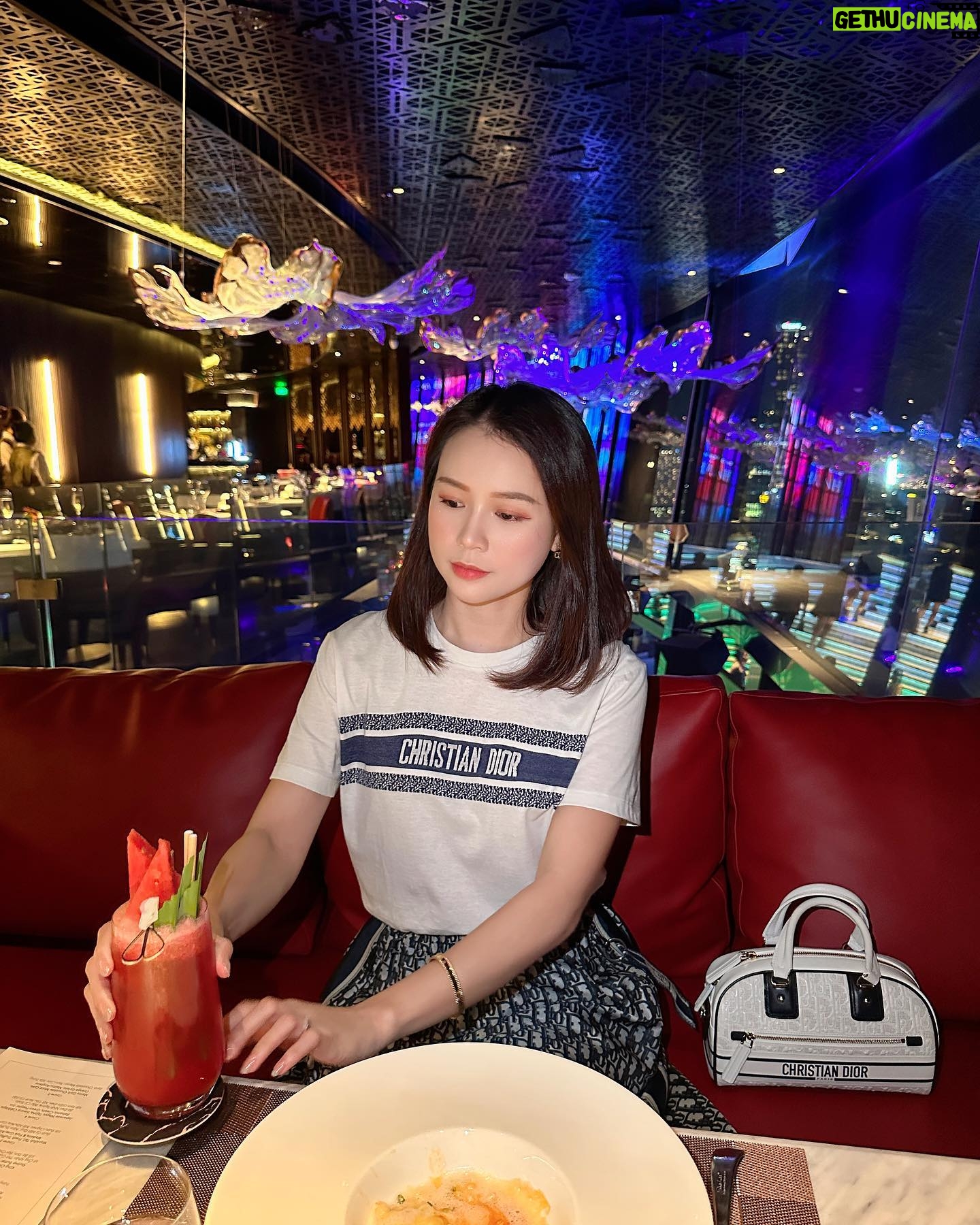 Sam Instagram - Tính mời anh đi ăn tối nhưng lại sợ thành bữa tối của anh 🤭