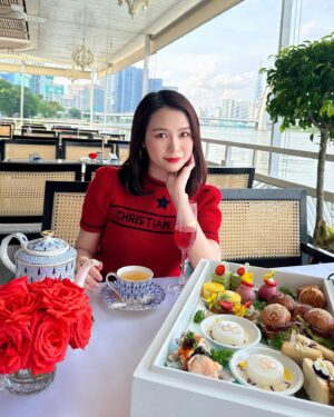 Sam Instagram - Ơ bông hoa xinh quá 🤭🤭🤭