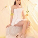 Sam Instagram – Em đang tập viết tình ca 
Hợp âm thì ít hợp anh thì nhiều
—————————
Makeup: @hiwon2412 
Photo: @iam_linhpham 
Stylist: @maikhacduy 
Cameraman: @duyhuynh812 
Fashion: @ononmade 
Jewellery: @swarovski
