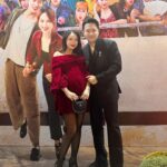 Sam Instagram – Thương Mai ! Mê Mai !
Lần đầu coi xong một phim mà xung quanh toàn tiếng vỗ tay và tiếng hít hà sụt sịt. Mai có quá nhiều cảm xúc và tất cả đều trọn vẹn, vừa đủ. Tui nghĩ đây là thành công và tâm huyết của a Xìn và ekip. Mọi thứ chỉnh chu , đẹp đẽ, diễn xuất ai trong phim cũng miễn bàn. Đào và Tuấn diễn quá đã mấy ní ơi ! Vừa choáy vừa tình vừa mộc nha! Tui nể nhất mấy cú máy và nối cảnh của Mai, nghệ cả củ và rất mới. Có lẽ đây sẽ là 1 trong những phim để đời của a Xìn.
Hok bit mng sao chứ tui coi xong phim tui thấy Thương Mai quá. Mai cho tui cảm giác muốn dc yêu trở lại, yêu một cách say đắm ( rồi chợt ủa bé đang bầu sắp đẻ 😜 xém quên ). Tui dc thấy một tình yêu rất đẹp, rất đời và rất chân thật làm đôi lúc tui cứ bị ngấm khi nào ko hay, rồi thương cho Mai, hạnh phúc cho Mai, giận cho Mai…
Nói chung hổng dám kể nhiều sợ spoil phim nha😛. Nhưng mấy ní phải ra rạp coi Mai mấy ní ơi! Hứa rất là Mê ê ê ê !!