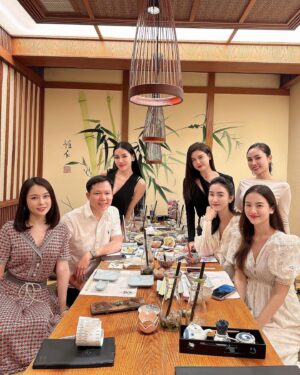 Sam Instagram - Hội chị em tuổi trăng tròn và ông anh thất lạc của tui @truong_quynhanh  @hathu2107 @milanpham @dr.caohuuthinh