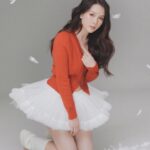 Sam Instagram - Giáng sinh vui vẻ cả nhà 🎄🎄🎄 Bộ này chụp lúc bé bầu 4 tháng nên bé có bóp eo nhiều nhiều ạ😛 ————————— Makeup: @hiwon2412 Photo: @iam_linhpham Stylist: @maikhacduy Cameraman: @duyhuynh812