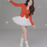 Sam Instagram – Giáng sinh vui vẻ cả nhà 🎄🎄🎄
Bộ này chụp lúc bé bầu 4 tháng nên bé có bóp eo nhiều nhiều ạ😛
—————————
Makeup: @hiwon2412 
Photo: @iam_linhpham 
Stylist: @maikhacduy 
Cameraman: @duyhuynh812