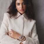 Samantha Instagram - Happy now🤓 Outfit @gucci Jewellery @bulgari Styled by @jukalker Makeup @avnirambhia Hair @dakshhnidhi Photography @madetart