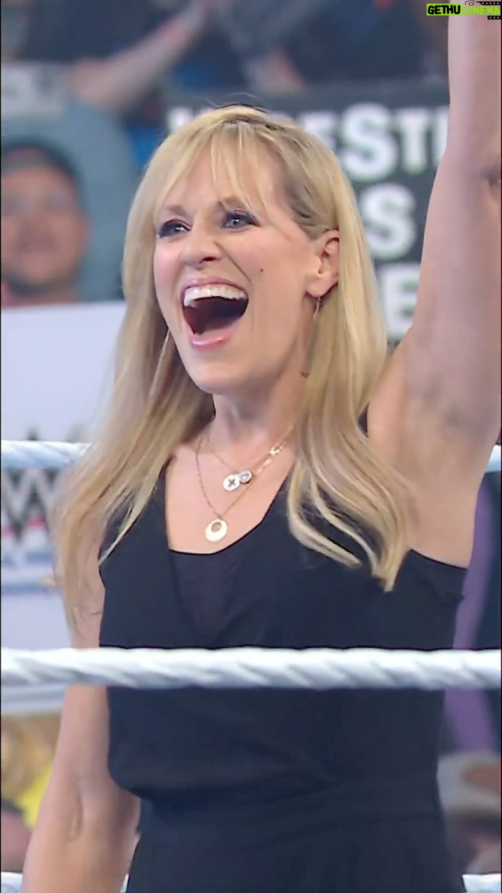 Samantha Johnson Instagram - LOVE TO SEE YA, @liliangarcia! LEGEND! 🎤🔥 #WWERaw