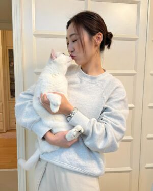 Samantha Ko Instagram - .
好耐無食過住家飯😋
貓貓都大個咗好多🐈🐈

#sammko
