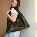 Samantha Ko Instagram – .
Shopping day with my celeb stylist @wwchezw 🥰✨✨
好耐好耐無出街shopping啦
係時候買d野獎勵吓自己
有無你既心頭好？
#sammko #unboxing