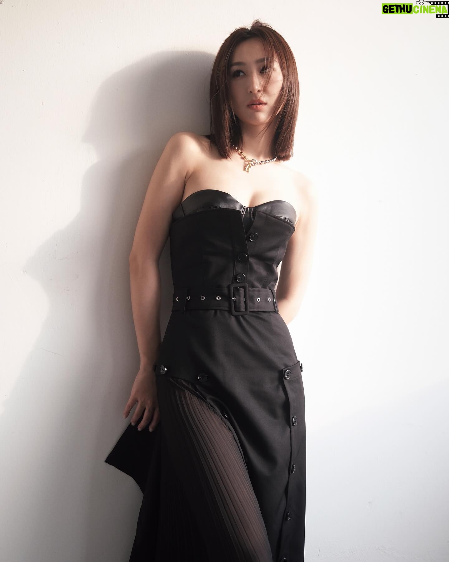 Samantha Ko Instagram - Black dress🖤 #RokhHM #HMhongkong @mayaoo #sammko