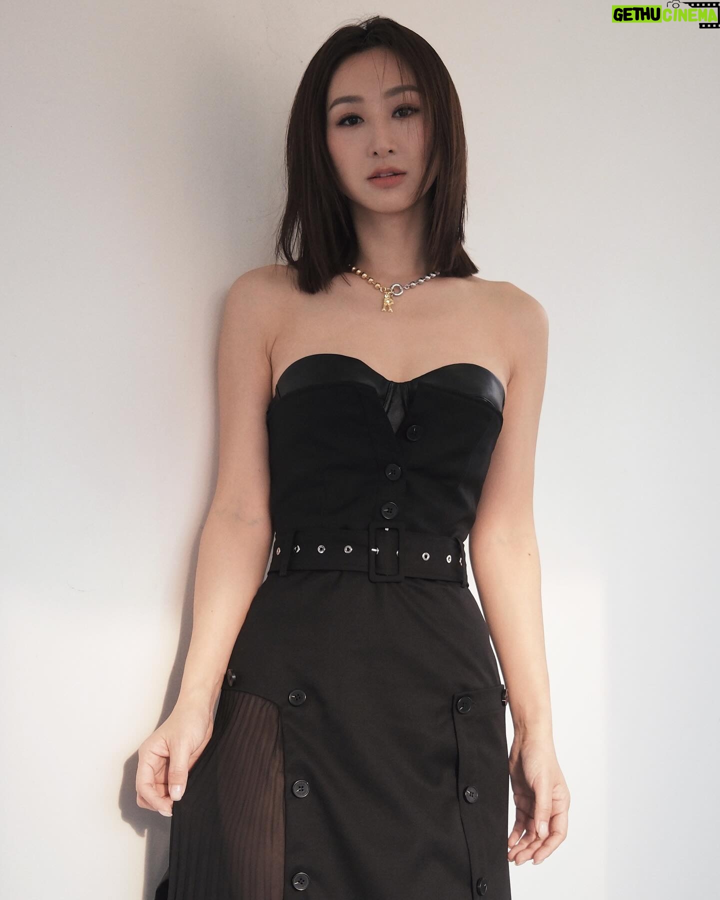 Samantha Ko Instagram - Black dress🖤 #RokhHM #HMhongkong @mayaoo #sammko
