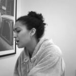 Samantha Logan Instagram - giving everyone a big virtual hug 🤗🖤 definitely going out of my comfort zone with this one but here it is lol 👍🏽🥴 Song: Heavy - @kianalede