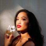 Samantha Logan Instagram - The re(marc)able #mjdaisy is ✨heaven in a bottle✨ and the perfect gift to give this holiday season! To spread the love @marcjacobsfragrances is doing a giveaway where I will be picking two winners to receive two bottles of Daisy. One for you and a loved one ❤️ To enter: All you have to do is like this post, tag a friend you’d like to gift #mjdaisy and follow @marcjacobsfragrances Deadline to enter is Dec. 20th *Must be 18 and live in the US @macys #ad