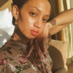 Samantha Logan Instagram - dreaming of when my skin wasn’t freaking the fuck out 👍🏽👍🏽👍🏽