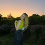Samantha Melanie Coates Instagram - Chasing the sun🌞 ทุกพระอาทิตย์ตกคือโอกาสในการรีเซ็ต✌🏻