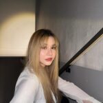 Samantha Melanie Coates Instagram – ติดเธอไม่ไหว~
ติดฝนอยู่ด้วยกันก่อนได้ไหม
ถ้าเธอรีบไป เอาร่มเราไปก่อนได้เลย🌂