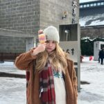 Samantha Melanie Coates Instagram – I’ll stop the world and melt with you🍦
