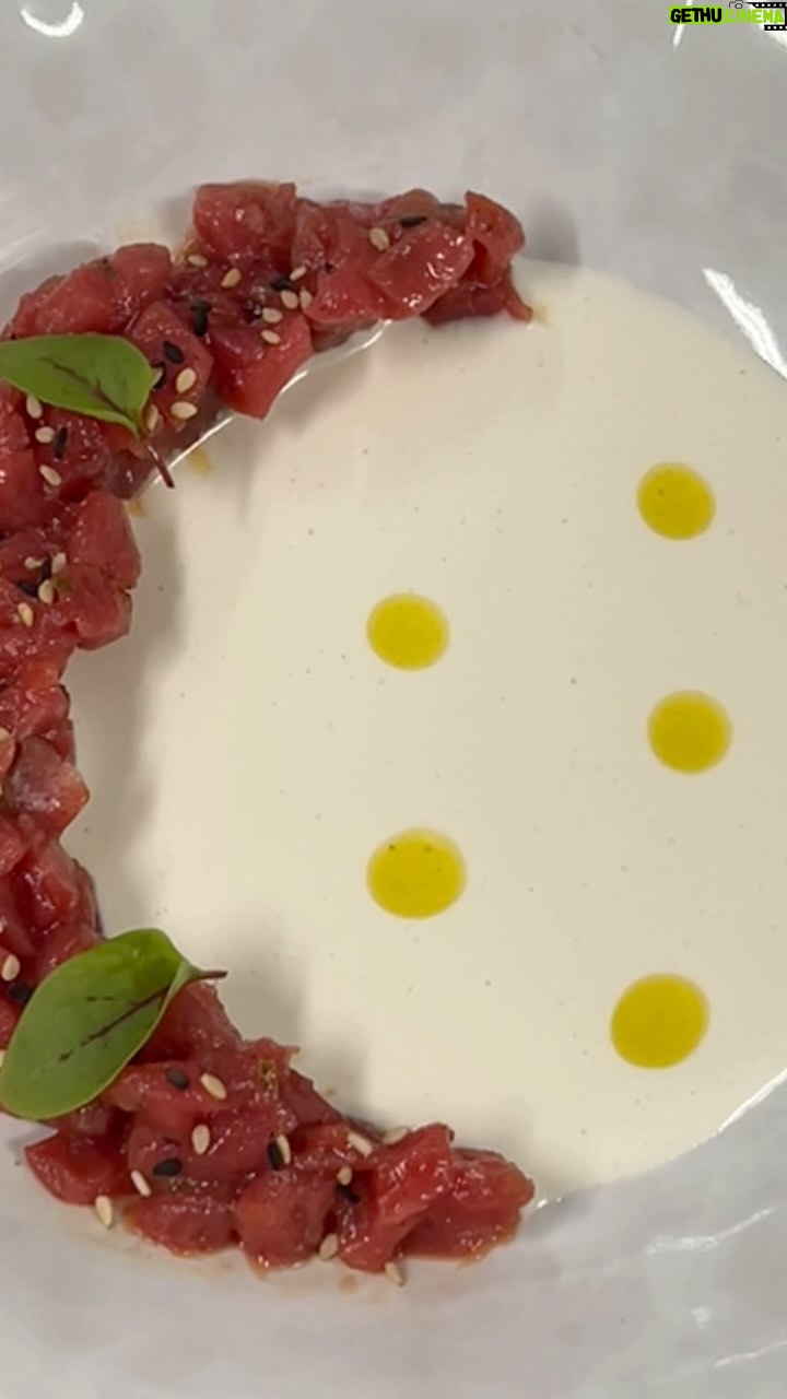 Samantha Vallejo-Nágera Instagram - En @samanthacatering nos gustan los buffets,los cócteles, las cenas sentadas, las fiestas, las bodas, los eventos de empresa, las convenciones… Pero lo que más nos gusta es dar bien de comer🥗🍲🌶️🍑🥩🍣 Conoces mi catering? Cuéntame