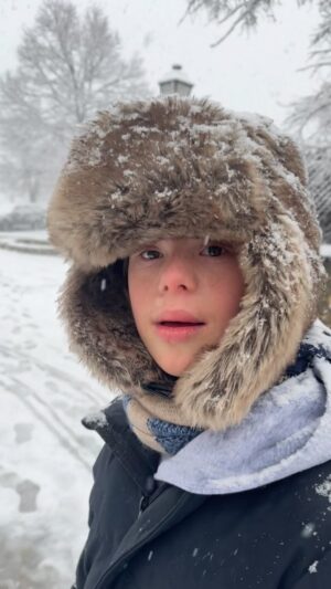 Samantha Vallejo-Nágera Instagram - Nevada en Pedraza
#rosconforpresident 
#pueblo #nieve