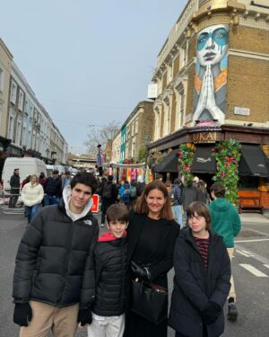 Samantha Vallejo-Nágera Instagram - 24h en Londres🇬🇧 con 🧑🏻👦🏼🧒🏻
#roscónforpresident