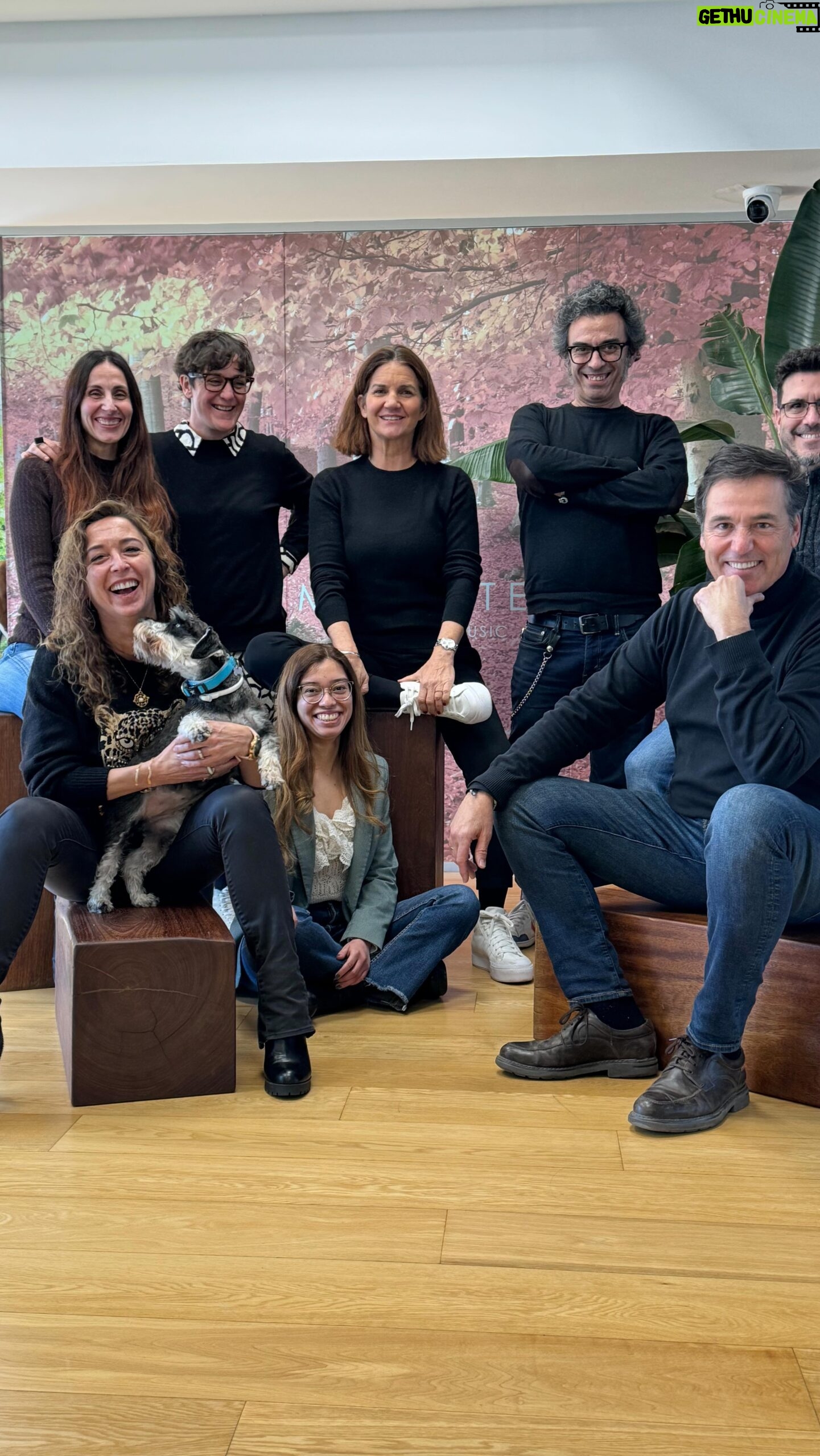 Samantha Vallejo-Nágera Instagram - Sabéis lo mucho que me encanta aprender y disfrutar de todo. Esta vez tuve la oportunidad de conocer la espectacularidad de trabajo del equipo de @madinter_woodformusic