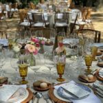 Samantha Vallejo-Nágera Instagram - ¿Quién da más? 1.Jardineando 💐 2.Aperitivo en @casataberna 🍽️ 3.Todos bailando y @rochilaffon pisando la caca de su perro 4. Boda en el pinar de @dehesavalbueno 5. #casateconmigo 💍 6. Tarta perfecta de la hermana de @annaicklocqueneux 7. Lleno de bebés 🐄 8. Carlos concursante de #masterchef1 haciendo prácticas en @casataberna 👨🏻‍🍳 9. Mi pasta preferida 🍝 10. Roscón y su capa favorita ❤️