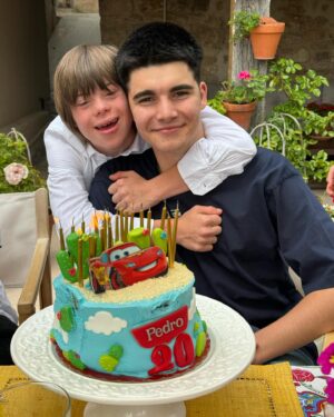 Samantha Vallejo-Nágera Instagram - Felicidades @pedroazn_ 
Ya 20 años !!!