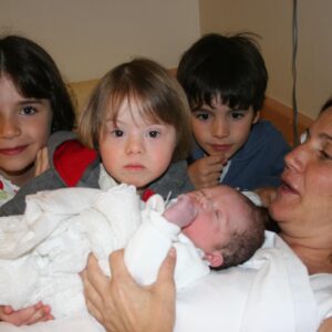 Samantha Vallejo-Nágera Instagram - Feliz día de la madre 
1-Mi madre.La mejor abuela con Cloe y Peter 
2-Mi madre con Cloe, grandes amigas
3-Mi madre y yo con Cloe y Peter
4-La primera vez que fui madre Cloe
5-La segunda vez que fui madre Peter
6-La tercera vez que fui madre Patrick
7-La cuarta vez que fui madre Diego 
Los cuatro días más importantes de mi vida
Siempre quise ser madre 
Lo más bonito y lo más duro que hay.
El camino más largo.
Felicidades