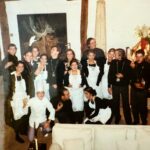 Samantha Vallejo-Nágera Instagram – Cuando empecé con el catering, mis amigos hacían de camareros.
Esto fue en un cumpleaños de Paco Muñoz en Pedraza.
Reconoces a alguien? 
#tbt