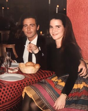 Samantha Vallejo-Nágera Instagram - Con @ericyerno en el primer #Casadecor año 1992.
Inicio de una gran amistad❤️
🇫🇷🇪🇸 #tbt @replicacomunicacion 
Te quiero