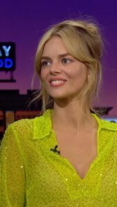 Samara Weaving Instagram - @samweaving shows why she is the ultimate scream queen #latelateshow #screamvi #samaraweaving