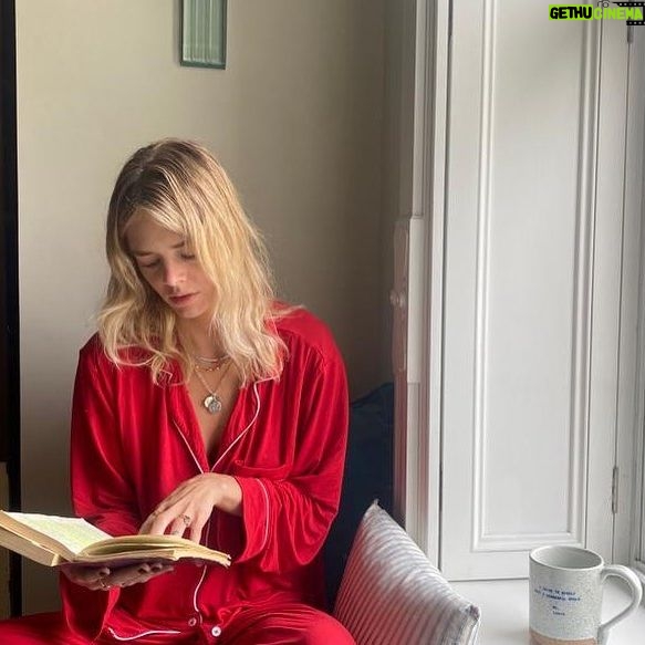 Samara Weaving Instagram - New Dorp. New York. Ft. @trouserteeth