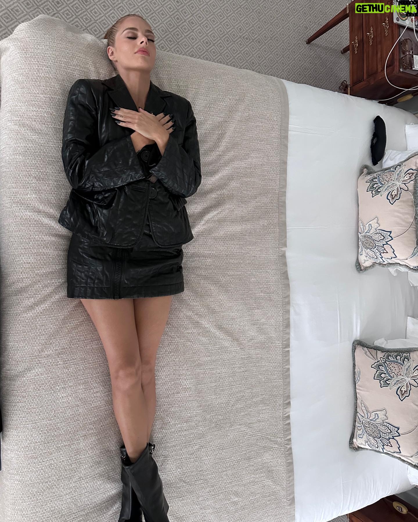 Samara Weaving Instagram - Must nap… musn’t ruin the hair and face. More French spam 💋