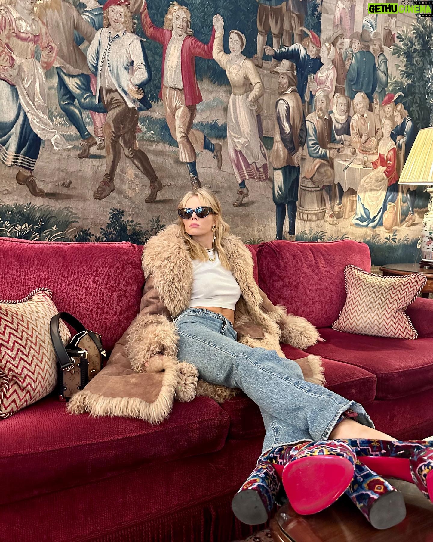 Samara Weaving Instagram - Must nap… musn’t ruin the hair and face. More French spam 💋