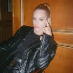 Samara Weaving Instagram – monday in paris with @louisvuitton
hair: @annacofone
makeup: @hungvanngo