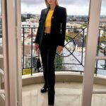 Samara Weaving Instagram - 🎻Chevalier press day #1 🎻 Tags HAIR @gregoryrussellhair FACE @allanface LV @nicolasghesquiere @magpiejd @louisvuitton @joeycantu STYLE @dorso NAILS @thuybnguyen