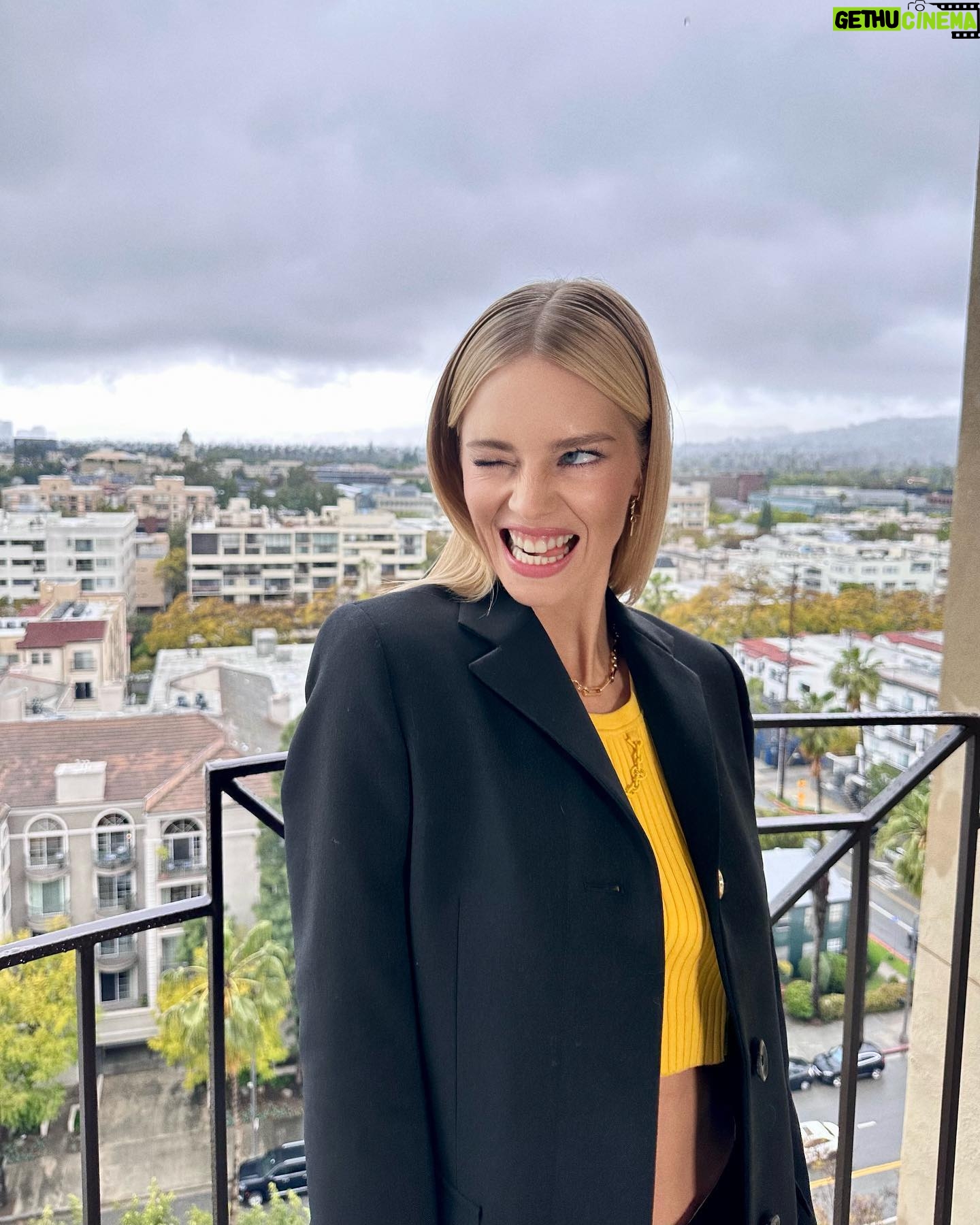 Samara Weaving Instagram - 🎻Chevalier press day #1 🎻 Tags HAIR @gregoryrussellhair FACE @allanface LV @nicolasghesquiere @magpiejd @louisvuitton @joeycantu STYLE @dorso NAILS @thuybnguyen