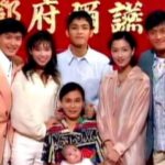 Sammi Cheng Instagram - 🌷🌷🙏🙏 剛得悉李影姐逝世，泛起懷念和回憶。 很多年前Mi於TVB拍了一套電視劇「親恩情未了」，有幸跟李影姐飾演母女，故事感人，李影姐擔起故事主軸，演活含辛茹苦的偉大母親角色，而Mi就飾演一個痛恨母親的女兒，直至自己懷孕也當上了母親，才後知後覺地明白自己母親的偉大和難處。還有，兄弟姊妹之間的愛恨… Mi至今一直難忘大結局的一場，跟李影姐的母女法庭戲。😢 這電視劇的拍攝相當融洽愉快，李影姐很親切，戲裡戲外都是一個溫暖的母親。 我們演員們就像一家人的相處。 當年的合作和相處，留下了今天的溫暖回憶。 懷念你，李影姐。🌷 （截圖於網絡） #親恩情未了 #母愛的故事