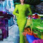 Sammi Cheng Instagram - ♥️♥️♥️♥️ #這麽多年一直努力發掘可造可塑可行性 攝影師陳漫建議在Mi兩頰加上三五成群小雀斑😄 Why not？ let’s add it!! 😁 做自己。也做些不同的自己。好玩。😄 @chenman @elle @ysl #ysl #jewellery #womanportrait #elle #makeuptutorial #makeupideas #makeup #freckles #frecklesmakeup