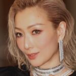Sammi Cheng Instagram - ❤️❤️❤️❤️ 有別以往的妝容。 柔軟一些的感覺。 髮型也嚐試來點不同。怕悶。 不停發掘。不停想像。 @boucheron