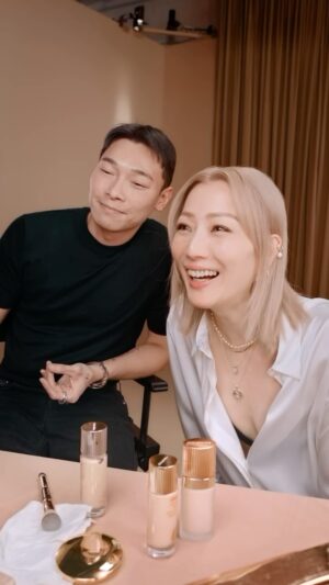 Sammi Cheng Instagram - ❤️❤️❤️❤️
mi之前休息了一段日子，
終於找回好狀態，可以繼續接拍番廣告。😄
品牌：@charlottetilbury 
#化妝師Ricky 跟Mi是很多年的好伙伴能一起拍攝好開心特別有意思
@ricky_now_now