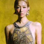 Sammi Cheng Instagram – ♥️♥️♥️♥️
或許真的是個性使然，mi從不相信有容易的事。（除非我好幸運天才橫溢）
我覺得凡事都需要努力奮力到最後一秒才能有權說：「好了！無悔」。
放過自己，對mi來說，從來不易。
看似輕而易舉的，看似游刃有餘的，看似渾然天成的，背後的付出和準備往往叫人目定口呆。
別小看背後每一次的儘力再儘力。
原來，在每個儘全力的盡頭，仍有空間給自己再儘力多一點點。而「再儘力多一點點」，往往就是能否「成就出最美好成果的重要關鍵」。
人說，五十知天命。Mi不懂天命的意思。
努力就是我的原始天命。✌️
辛苦嗎？當然。辛苦㗎！😮‍💨
所以這幾天自己也在休息放空🤪，然後才能有💯%力量進發演唱會。
這張concert poster, concept和造型和攝影，甚至Mi的體型都滿滿的事前準備功夫，知道大家好喜歡和好欣賞，Mi和團隊成員都好安慰。♥️
#努力絕不是命是個人選擇
#從不相信僥倖也不心存僥倖
#盡力的盡頭原來還可以再盡力
#doyourbestandgrow
#就用儘全力到無能為力的一天吧😊