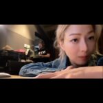 Sammi Cheng Instagram - ❤️❤️❤️❤️ 四月。 今日終於可以靜態工作，不用出力出汗。😆