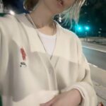 Sammi Cheng Instagram - 無人街頭。 不孤單，心中想著一堆事情。 @kenzo #kenzohk