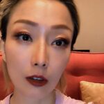 Sammi Cheng Instagram - ♥️♥️♥️♥️ 開始操錬身體之餘，也繼續鑽研化妝。尚有很多進步空間，但看到進展，尤其眼妝。🤭 屋企嘅大家姐看到我化妝咁有樂趣，她說也心癢癢想學。嘻！ #makeup #非常鼓勵女仔去學吓化妝讓自己生活上有時也可以使自己美美的 #深信每一張臉都可被發掘出屬於自己的特色 #化妝 #makeupbymyself