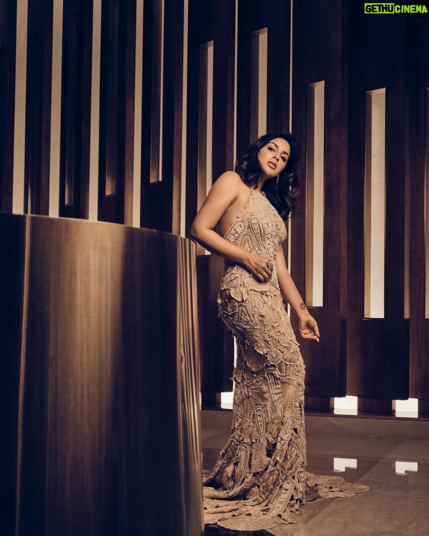 Samyuktha Instagram - Bringing the celestial allure of Moulin Rouge to the stars β¨π Wearing - @abhisheksharmastudio Styling - @openhousestudio.in @pallavi_85 Accessories- @kalyanjewellers_official HMU: @vishalcharanmakeuphair Photography: @shahenthahaa Managed by: @theblinders.in