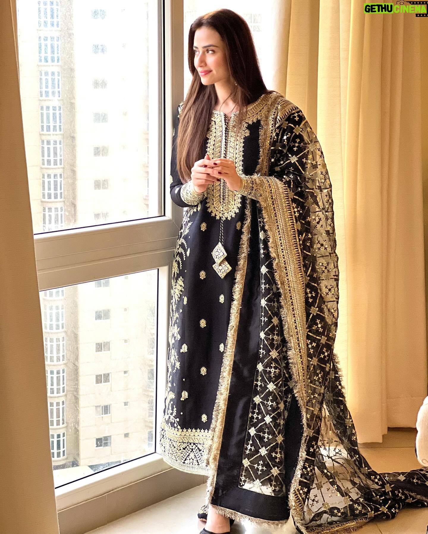 Sana Javed Instagram - Eid in @kanwalmalik.official ❤️ Footwear : @dazzlebysarah 💕