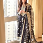 Sana Javed Instagram - Eid in @kanwalmalik.official ❤️ Footwear : @dazzlebysarah 💕